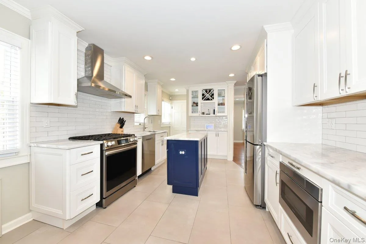374 Andrews Road, North Hempstead, NY, 3 Bedrooms Bedrooms, 7 Rooms Rooms,1 BathroomBathrooms,Residential,For Rent,Andrews,0,1036400 374 Andrews Road, North Hempstead, NY, 3 Bedrooms Bedrooms, 7 Rooms Rooms,1 BathroomBathrooms,Residential,For Rent,Andrews,0,1036400