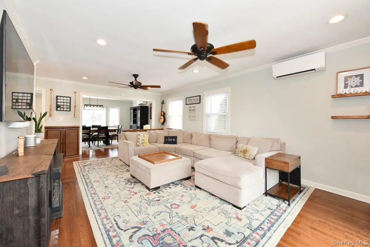 374 Andrews Road, North Hempstead, NY, 3 Bedrooms Bedrooms, 7 Rooms Rooms,1 BathroomBathrooms,Residential,For Rent,Andrews,0,1036400 374 Andrews Road, North Hempstead, NY, 3 Bedrooms Bedrooms, 7 Rooms Rooms,1 BathroomBathrooms,Residential,For Rent,Andrews,0,1036400