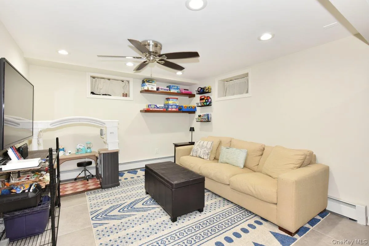374 Andrews Road, North Hempstead, NY, 3 Bedrooms Bedrooms, 7 Rooms Rooms,1 BathroomBathrooms,Residential,For Rent,Andrews,0,1036400 374 Andrews Road, North Hempstead, NY, 3 Bedrooms Bedrooms, 7 Rooms Rooms,1 BathroomBathrooms,Residential,For Rent,Andrews,0,1036400