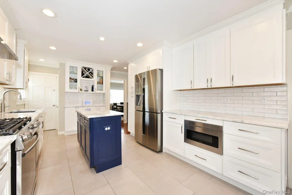 374 Andrews Road, North Hempstead, NY, 3 Bedrooms Bedrooms, 7 Rooms Rooms,1 BathroomBathrooms,Residential,For Rent,Andrews,0,1036400 374 Andrews Road, North Hempstead, NY, 3 Bedrooms Bedrooms, 7 Rooms Rooms,1 BathroomBathrooms,Residential,For Rent,Andrews,0,1036400