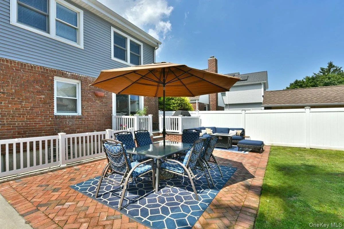 374 Andrews Road, North Hempstead, NY, 3 Bedrooms Bedrooms, 7 Rooms Rooms,1 BathroomBathrooms,Residential,For Rent,Andrews,0,1036400 374 Andrews Road, North Hempstead, NY, 3 Bedrooms Bedrooms, 7 Rooms Rooms,1 BathroomBathrooms,Residential,For Rent,Andrews,0,1036400