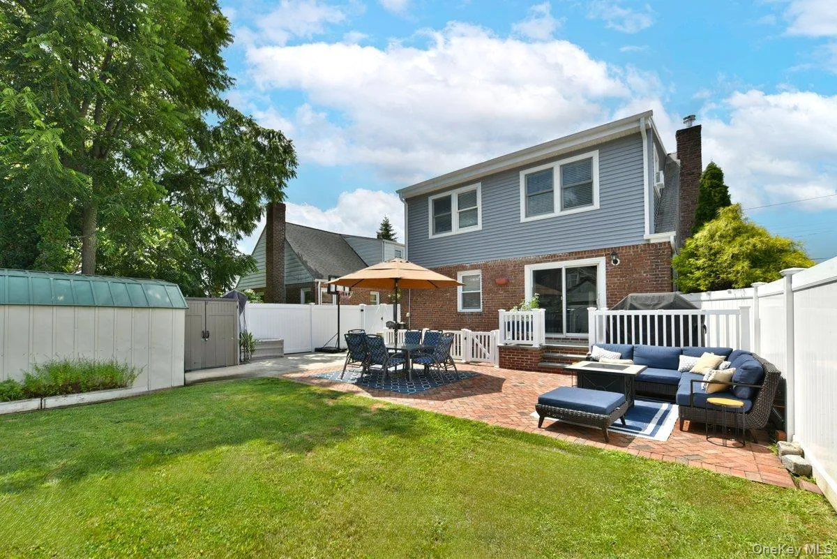 374 Andrews Road, North Hempstead, NY, 3 Bedrooms Bedrooms, 7 Rooms Rooms,1 BathroomBathrooms,Residential,For Rent,Andrews,0,1036400 374 Andrews Road, North Hempstead, NY, 3 Bedrooms Bedrooms, 7 Rooms Rooms,1 BathroomBathrooms,Residential,For Rent,Andrews,0,1036400