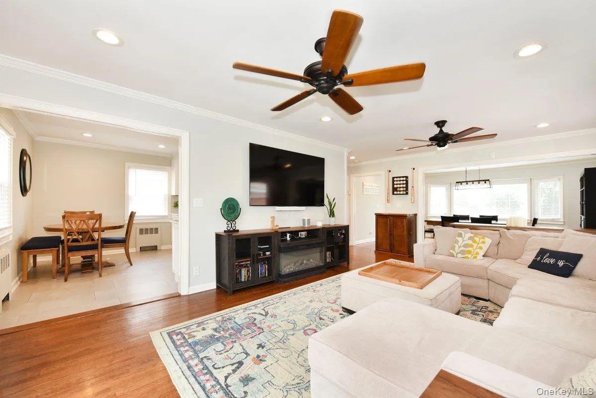 374 Andrews Road, North Hempstead, NY, 3 Bedrooms Bedrooms, 7 Rooms Rooms,1 BathroomBathrooms,Residential,For Rent,Andrews,0,1036400 374 Andrews Road, North Hempstead, NY, 3 Bedrooms Bedrooms, 7 Rooms Rooms,1 BathroomBathrooms,Residential,For Rent,Andrews,0,1036400