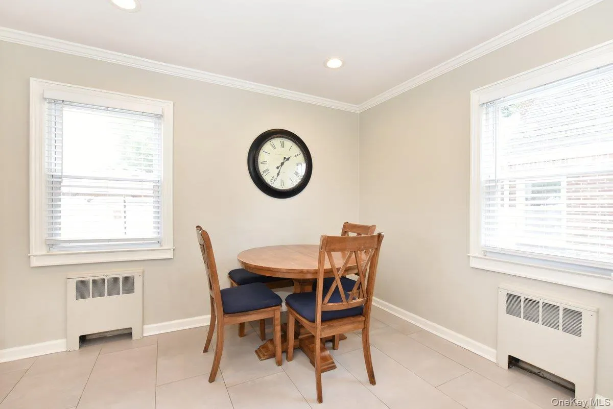 374 Andrews Road, North Hempstead, NY, 3 Bedrooms Bedrooms, 7 Rooms Rooms,1 BathroomBathrooms,Residential,For Rent,Andrews,0,1036400 374 Andrews Road, North Hempstead, NY, 3 Bedrooms Bedrooms, 7 Rooms Rooms,1 BathroomBathrooms,Residential,For Rent,Andrews,0,1036400