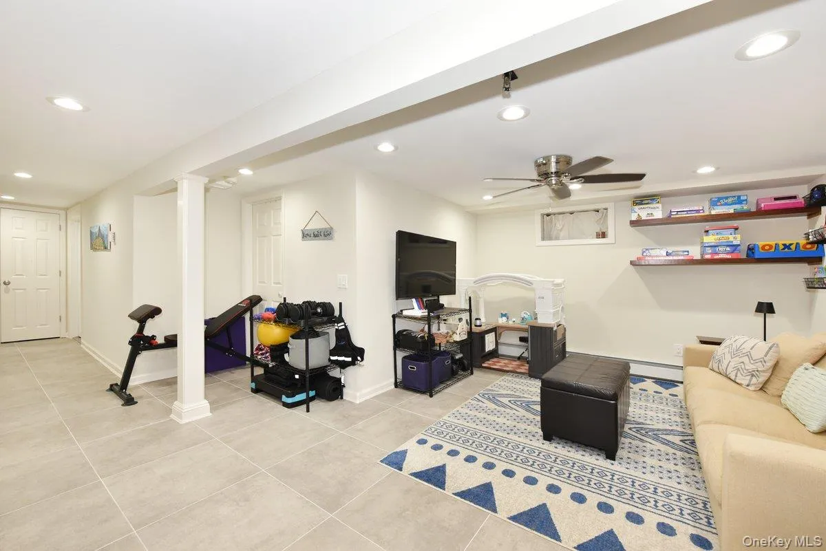 374 Andrews Road, North Hempstead, NY, 3 Bedrooms Bedrooms, 7 Rooms Rooms,1 BathroomBathrooms,Residential,For Rent,Andrews,0,1036400 374 Andrews Road, North Hempstead, NY, 3 Bedrooms Bedrooms, 7 Rooms Rooms,1 BathroomBathrooms,Residential,For Rent,Andrews,0,1036400