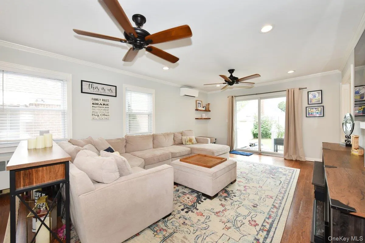374 Andrews Road, North Hempstead, NY, 3 Bedrooms Bedrooms, 7 Rooms Rooms,1 BathroomBathrooms,Residential,For Rent,Andrews,0,1036400 374 Andrews Road, North Hempstead, NY, 3 Bedrooms Bedrooms, 7 Rooms Rooms,1 BathroomBathrooms,Residential,For Rent,Andrews,0,1036400