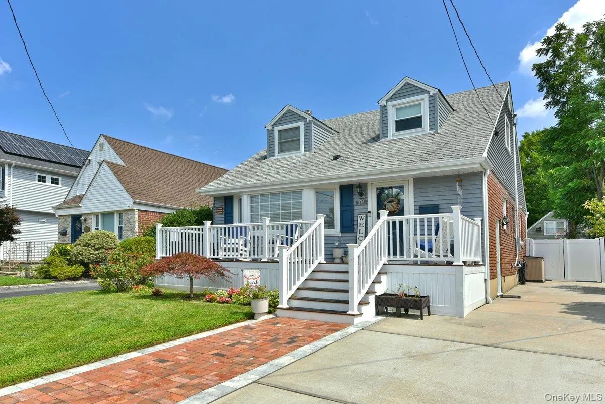 374 Andrews Road, North Hempstead, NY, 3 Bedrooms Bedrooms, 7 Rooms Rooms,1 BathroomBathrooms,Residential,For Rent,Andrews,0,1036400 374 Andrews Road, North Hempstead, NY, 3 Bedrooms Bedrooms, 7 Rooms Rooms,1 BathroomBathrooms,Residential,For Rent,Andrews,0,1036400
