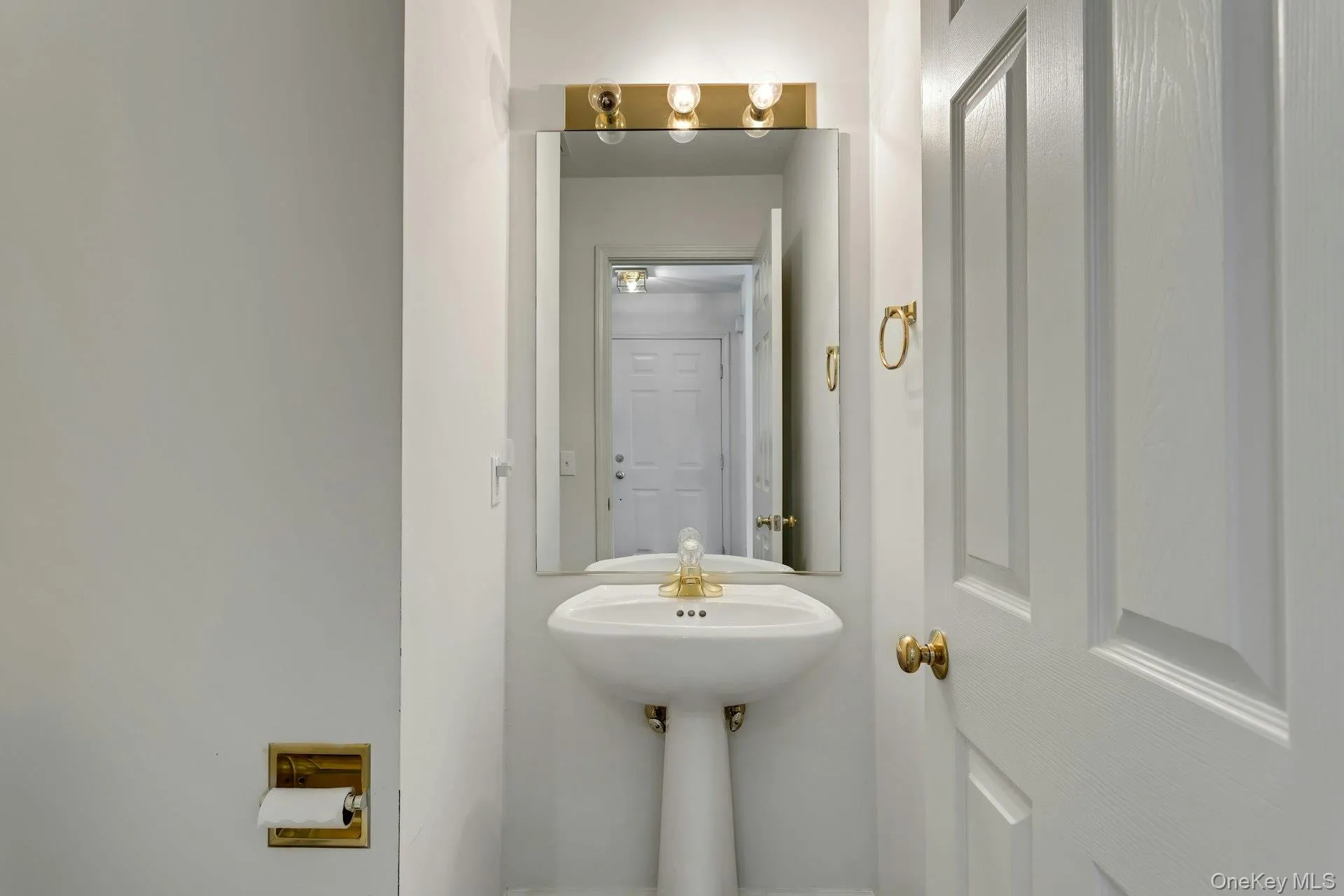 19 Pondview Lane, Yonkers, NY, 2 Bedrooms Bedrooms, 7 Rooms Rooms,2 BathroomsBathrooms,Residential,For Rent,Pondview,0,1036408 19 Pondview Lane, Yonkers, NY, 2 Bedrooms Bedrooms, 7 Rooms Rooms,2 BathroomsBathrooms,Residential,For Rent,Pondview,0,1036408