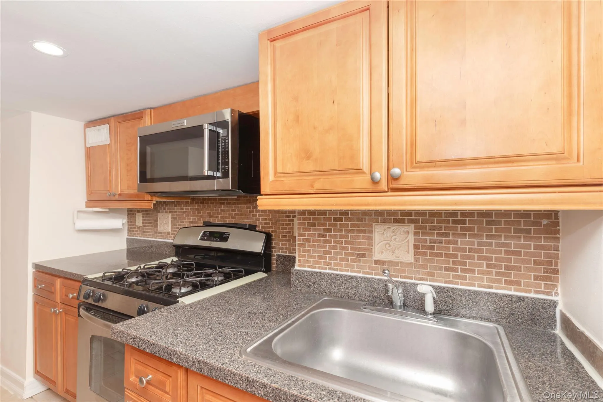 2035 Central Park Avenue, Yonkers, NY, 1 Bedroom Bedrooms, 3 Rooms Rooms,1 BathroomBathrooms,Residential,For Rent,Central Park,0,1036411 2035 Central Park Avenue, Yonkers, NY, 1 Bedroom Bedrooms, 3 Rooms Rooms,1 BathroomBathrooms,Residential,For Rent,Central Park,0,1036411