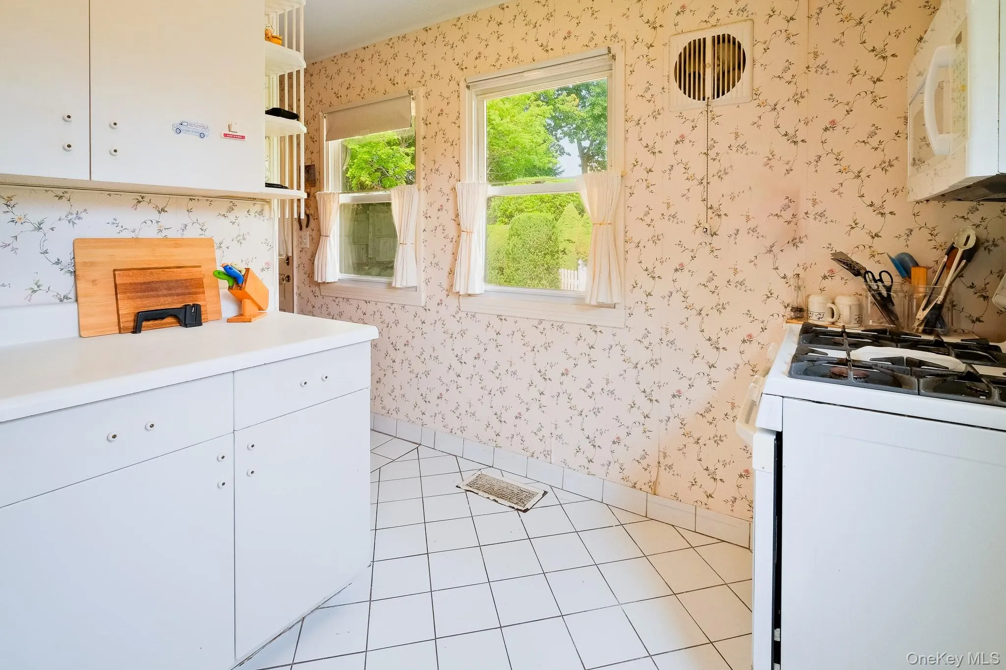 121 Windermere Drive, Yonkers, NY, 3 Bedrooms Bedrooms, 6 Rooms Rooms,1 BathroomBathrooms,Residential,For Rent,Windermere,0,1036420 121 Windermere Drive, Yonkers, NY, 3 Bedrooms Bedrooms, 6 Rooms Rooms,1 BathroomBathrooms,Residential,For Rent,Windermere,0,1036420