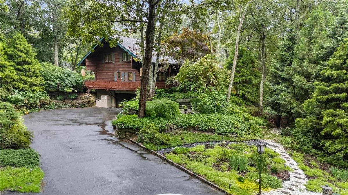 2 British Colony Road, Smithtown, NY, 4 Bedrooms Bedrooms, 11 Rooms Rooms,3 BathroomsBathrooms,Residential,For Rent,British Colony,0,1036428 2 British Colony Road, Smithtown, NY, 4 Bedrooms Bedrooms, 11 Rooms Rooms,3 BathroomsBathrooms,Residential,For Rent,British Colony,0,1036428