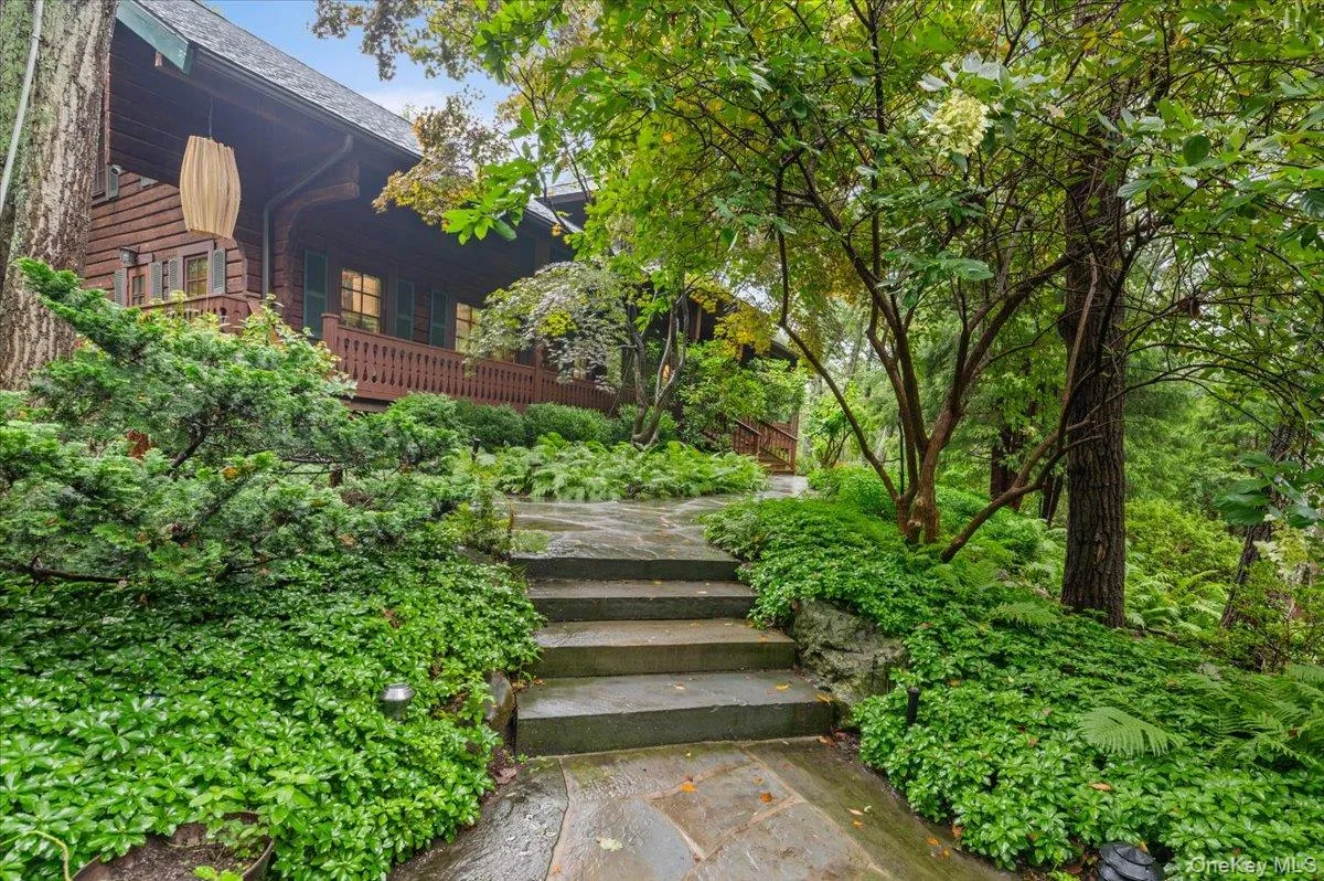Beautiful stonework leads you to the front entry. Beautiful stonework leads you to the front entry.