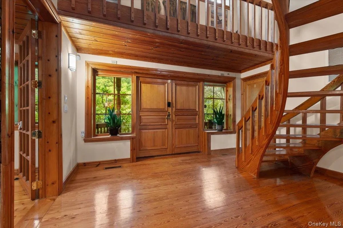 View toward gorgeous imported front door. View toward gorgeous imported front door.