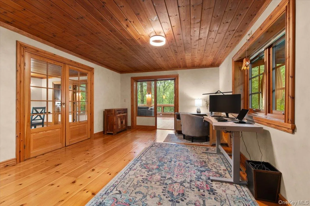 View toward entry to dining room and sunroom. View toward entry to dining room and sunroom.