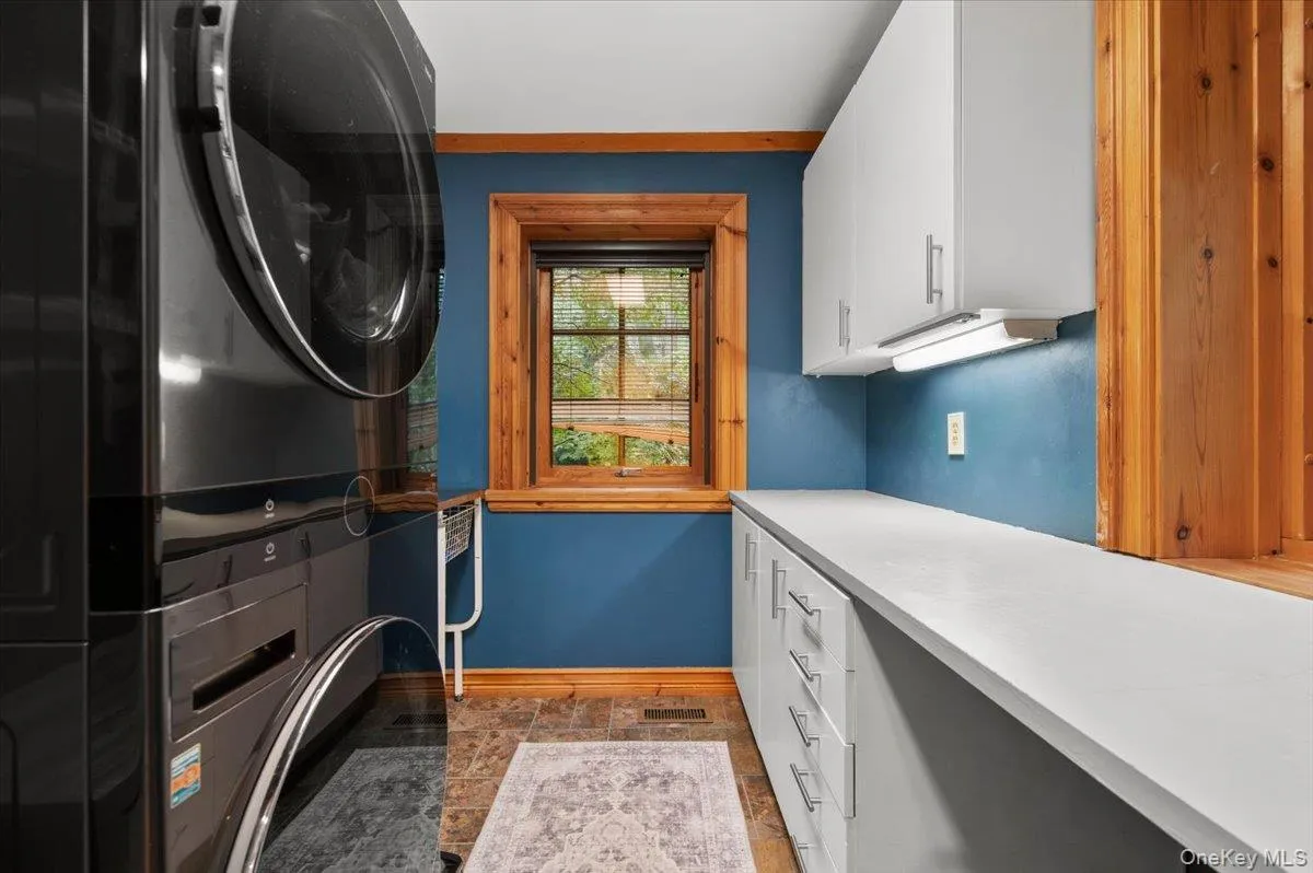 Laundry room right off the kitchen. Laundry room right off the kitchen.