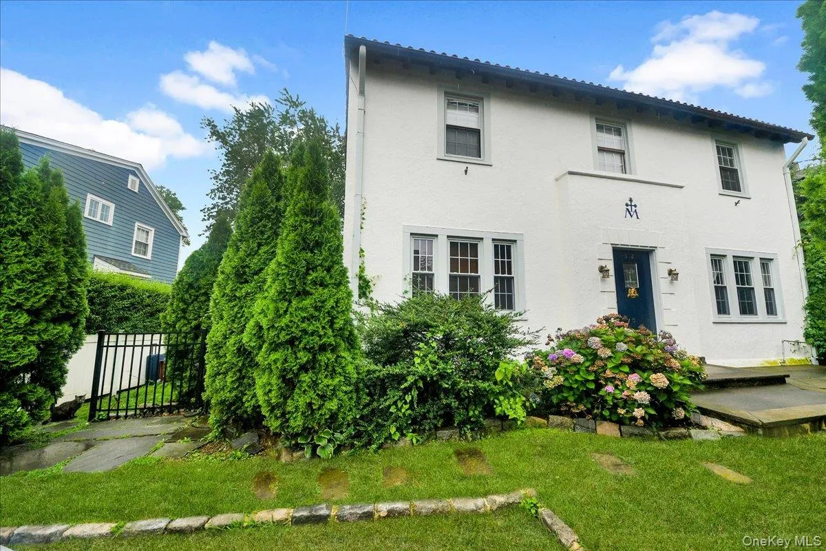 32 Deerfield Avenue, Eastchester, NY, 3 Bedrooms Bedrooms, 6 Rooms Rooms,3 BathroomsBathrooms,Residential,For Rent,Deerfield,0,1036436 32 Deerfield Avenue, Eastchester, NY, 3 Bedrooms Bedrooms, 6 Rooms Rooms,3 BathroomsBathrooms,Residential,For Rent,Deerfield,0,1036436