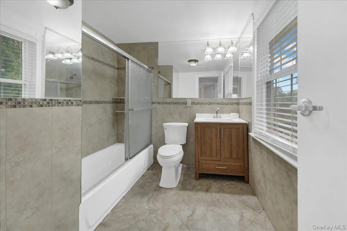 Full updated upstair's hall finished bathroom Full updated upstair's hall finished bathroom