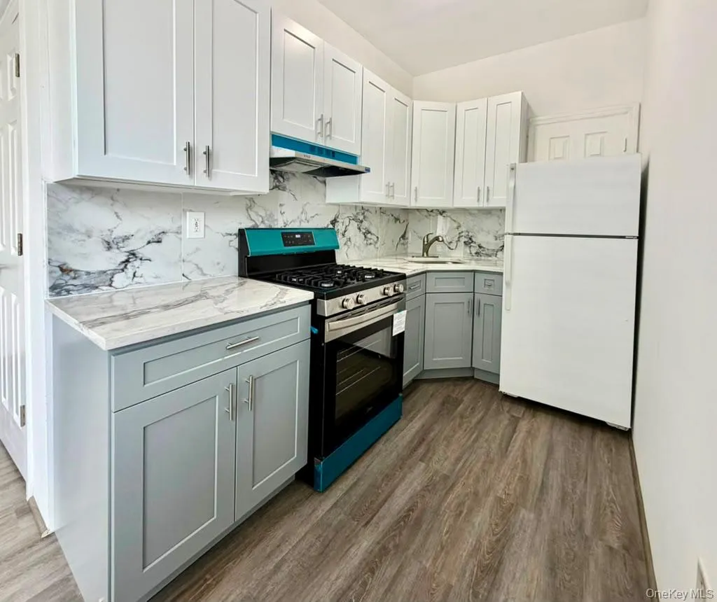 2011 Himrod Street, New York, NY, 1 Bedroom Bedrooms, 3 Rooms Rooms,1 BathroomBathrooms,Residential Lease,For Rent,Himrod,0,1036439 2011 Himrod Street, New York, NY, 1 Bedroom Bedrooms, 3 Rooms Rooms,1 BathroomBathrooms,Residential Lease,For Rent,Himrod,0,1036439