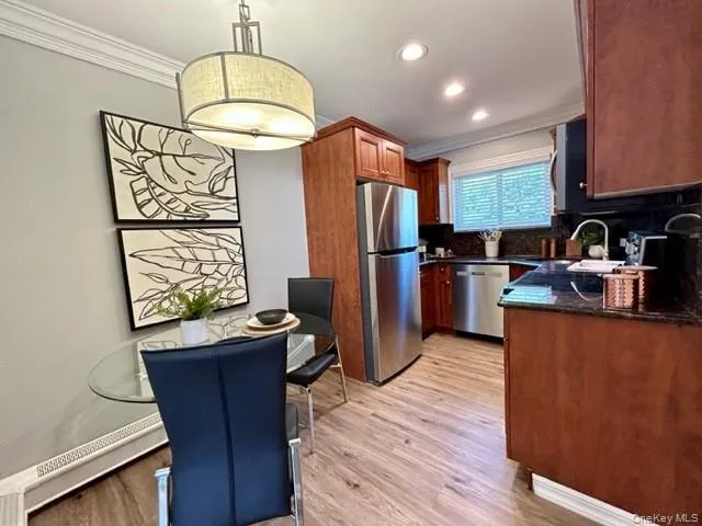 45 Golden Avenue, Babylon, NY, 1 Bedroom Bedrooms, 4 Rooms Rooms,1 BathroomBathrooms,Residential Lease,For Rent,Golden,0,1036440 45 Golden Avenue, Babylon, NY, 1 Bedroom Bedrooms, 4 Rooms Rooms,1 BathroomBathrooms,Residential Lease,For Rent,Golden,0,1036440