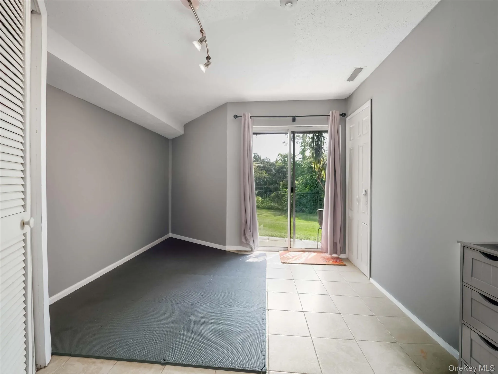 11 Hilltop Terrace, Clarkstown, NY, 2 Bedrooms Bedrooms, 9 Rooms Rooms,1 BathroomBathrooms,Residential,For Rent,Hilltop,0,1036449 11 Hilltop Terrace, Clarkstown, NY, 2 Bedrooms Bedrooms, 9 Rooms Rooms,1 BathroomBathrooms,Residential,For Rent,Hilltop,0,1036449