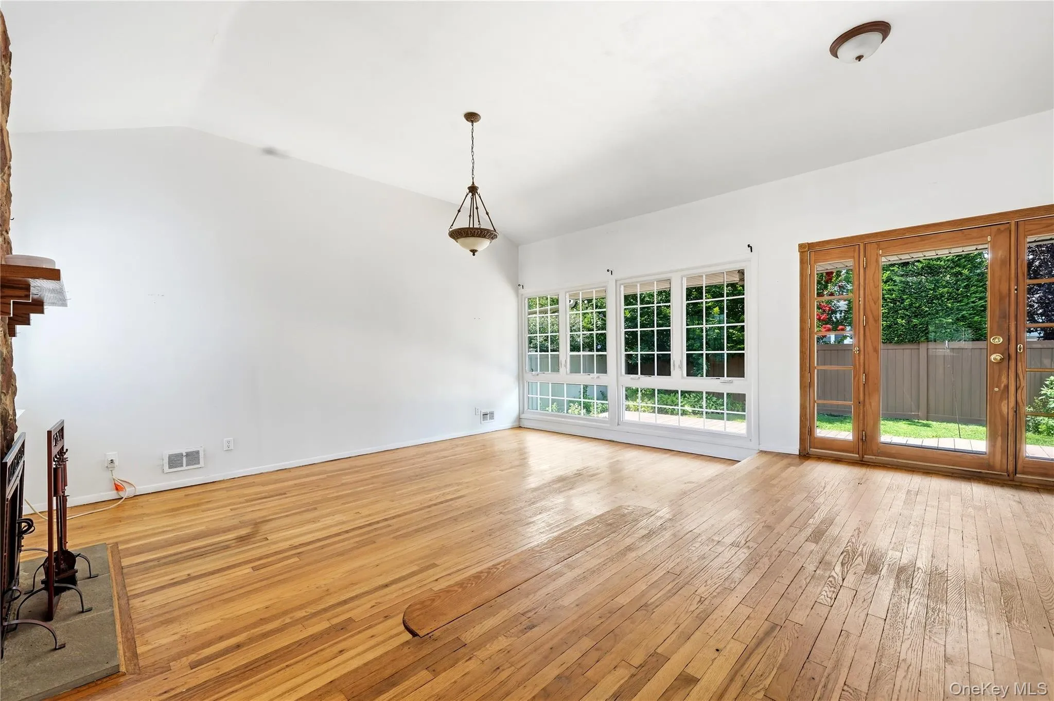 188 1st Avenue, Oyster Bay, NY, 2 Bedrooms Bedrooms, 6 Rooms Rooms,1 BathroomBathrooms,Residential,For Rent,1st,0,1036458 188 1st Avenue, Oyster Bay, NY, 2 Bedrooms Bedrooms, 6 Rooms Rooms,1 BathroomBathrooms,Residential,For Rent,1st,0,1036458