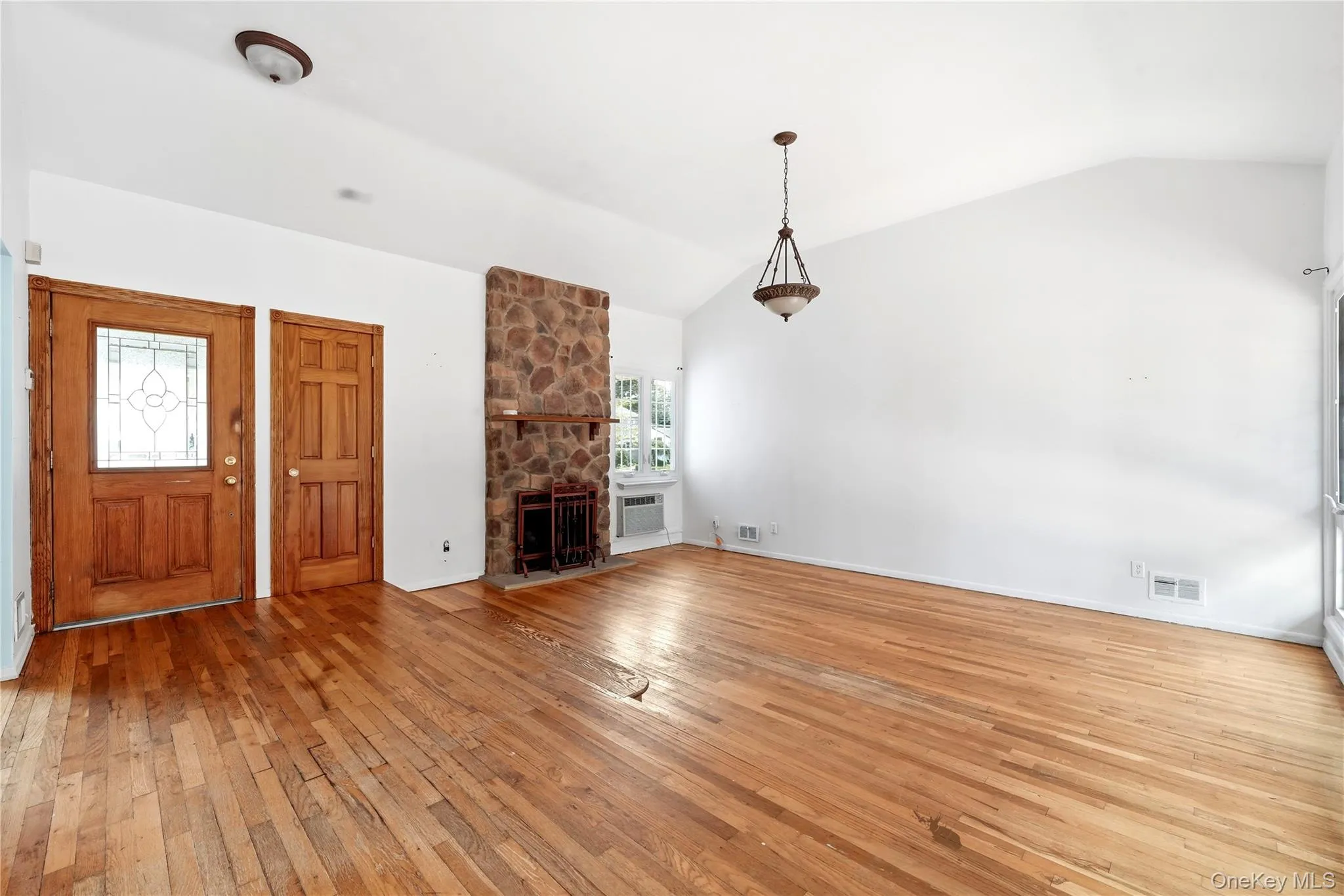 188 1st Avenue, Oyster Bay, NY, 2 Bedrooms Bedrooms, 6 Rooms Rooms,1 BathroomBathrooms,Residential,For Rent,1st,0,1036458 188 1st Avenue, Oyster Bay, NY, 2 Bedrooms Bedrooms, 6 Rooms Rooms,1 BathroomBathrooms,Residential,For Rent,1st,0,1036458