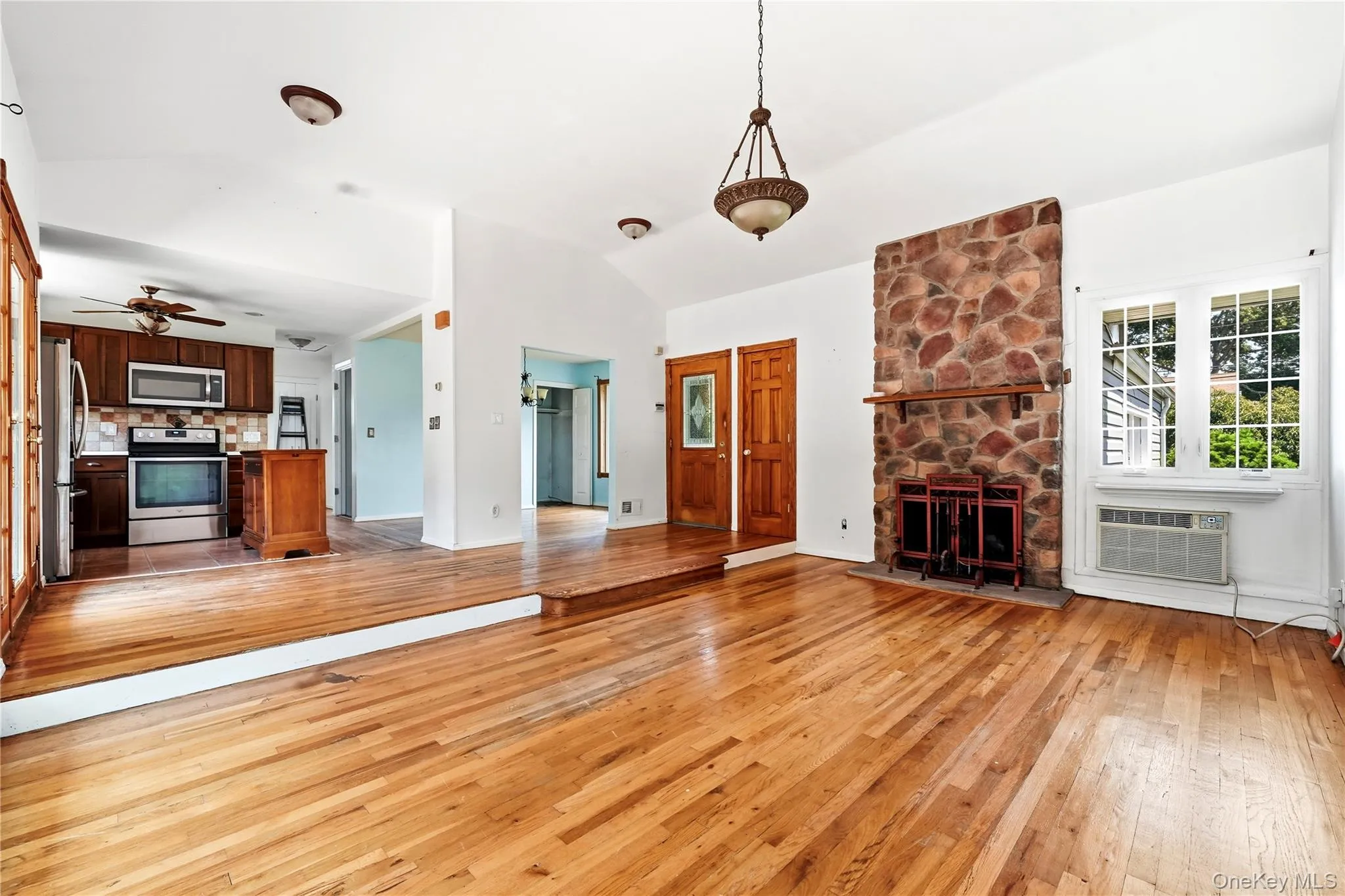 188 1st Avenue, Oyster Bay, NY, 2 Bedrooms Bedrooms, 6 Rooms Rooms,1 BathroomBathrooms,Residential,For Rent,1st,0,1036458 188 1st Avenue, Oyster Bay, NY, 2 Bedrooms Bedrooms, 6 Rooms Rooms,1 BathroomBathrooms,Residential,For Rent,1st,0,1036458