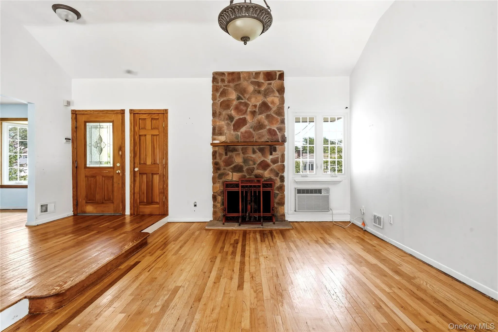 188 1st Avenue, Oyster Bay, NY, 2 Bedrooms Bedrooms, 6 Rooms Rooms,1 BathroomBathrooms,Residential,For Rent,1st,0,1036458 188 1st Avenue, Oyster Bay, NY, 2 Bedrooms Bedrooms, 6 Rooms Rooms,1 BathroomBathrooms,Residential,For Rent,1st,0,1036458