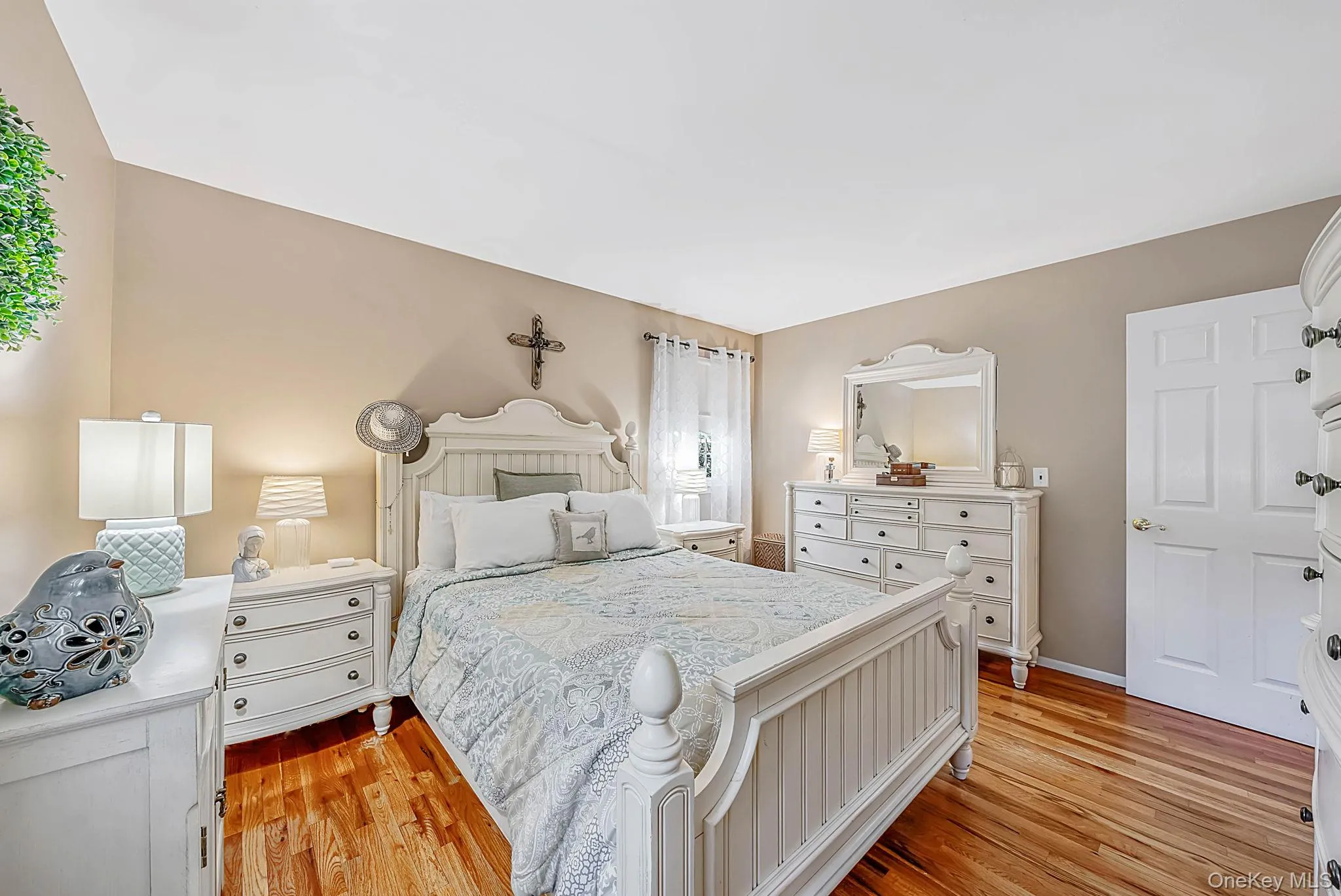 15 Locksley Lane, Smithtown, NY, 3 Bedrooms Bedrooms, 8 Rooms Rooms,2 BathroomsBathrooms,Residential,For Rent,Locksley,0,1036474 15 Locksley Lane, Smithtown, NY, 3 Bedrooms Bedrooms, 8 Rooms Rooms,2 BathroomsBathrooms,Residential,For Rent,Locksley,0,1036474