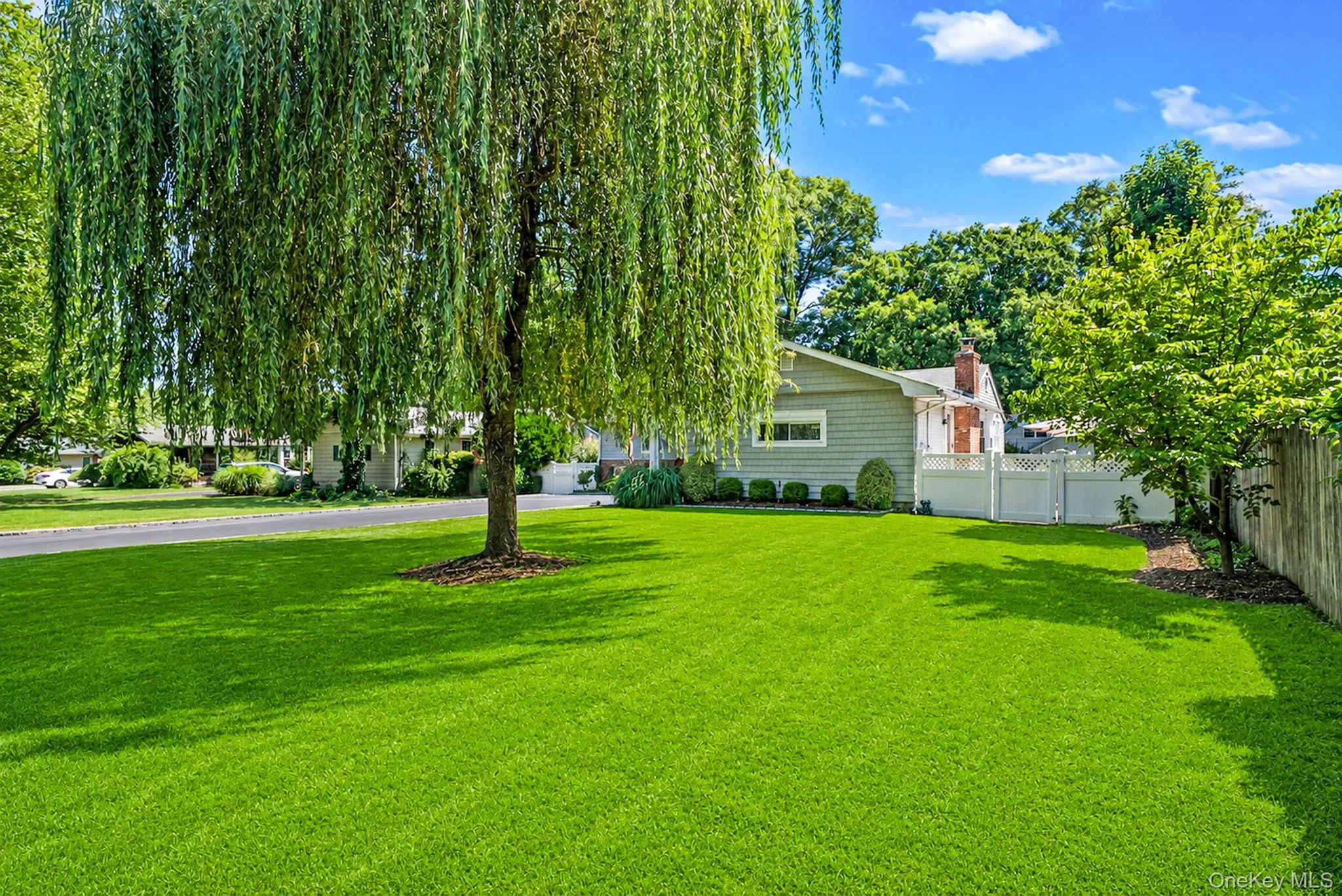 15 Locksley Lane, Smithtown, NY, 3 Bedrooms Bedrooms, 8 Rooms Rooms,2 BathroomsBathrooms,Residential,For Rent,Locksley,0,1036474 15 Locksley Lane, Smithtown, NY, 3 Bedrooms Bedrooms, 8 Rooms Rooms,2 BathroomsBathrooms,Residential,For Rent,Locksley,0,1036474