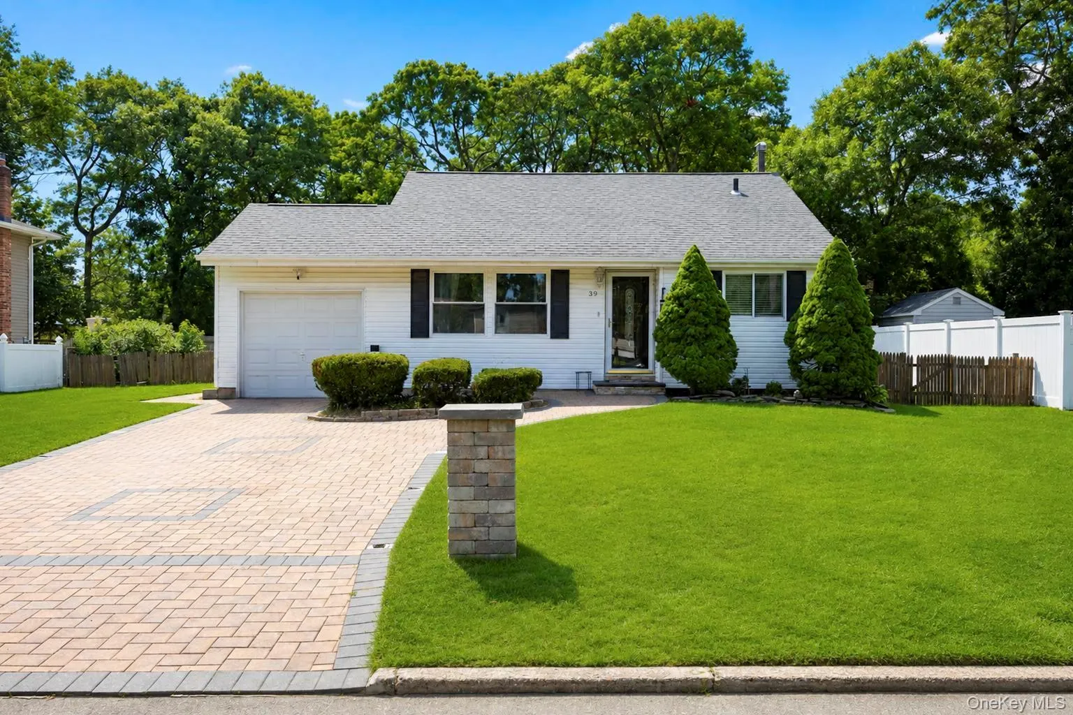 39 superior Street, Brookhaven, NY, 3 Bedrooms Bedrooms, 9 Rooms Rooms,2 BathroomsBathrooms,Residential Lease,For Rent,superior,0,1036475 39 superior Street, Brookhaven, NY, 3 Bedrooms Bedrooms, 9 Rooms Rooms,2 BathroomsBathrooms,Residential Lease,For Rent,superior,0,1036475