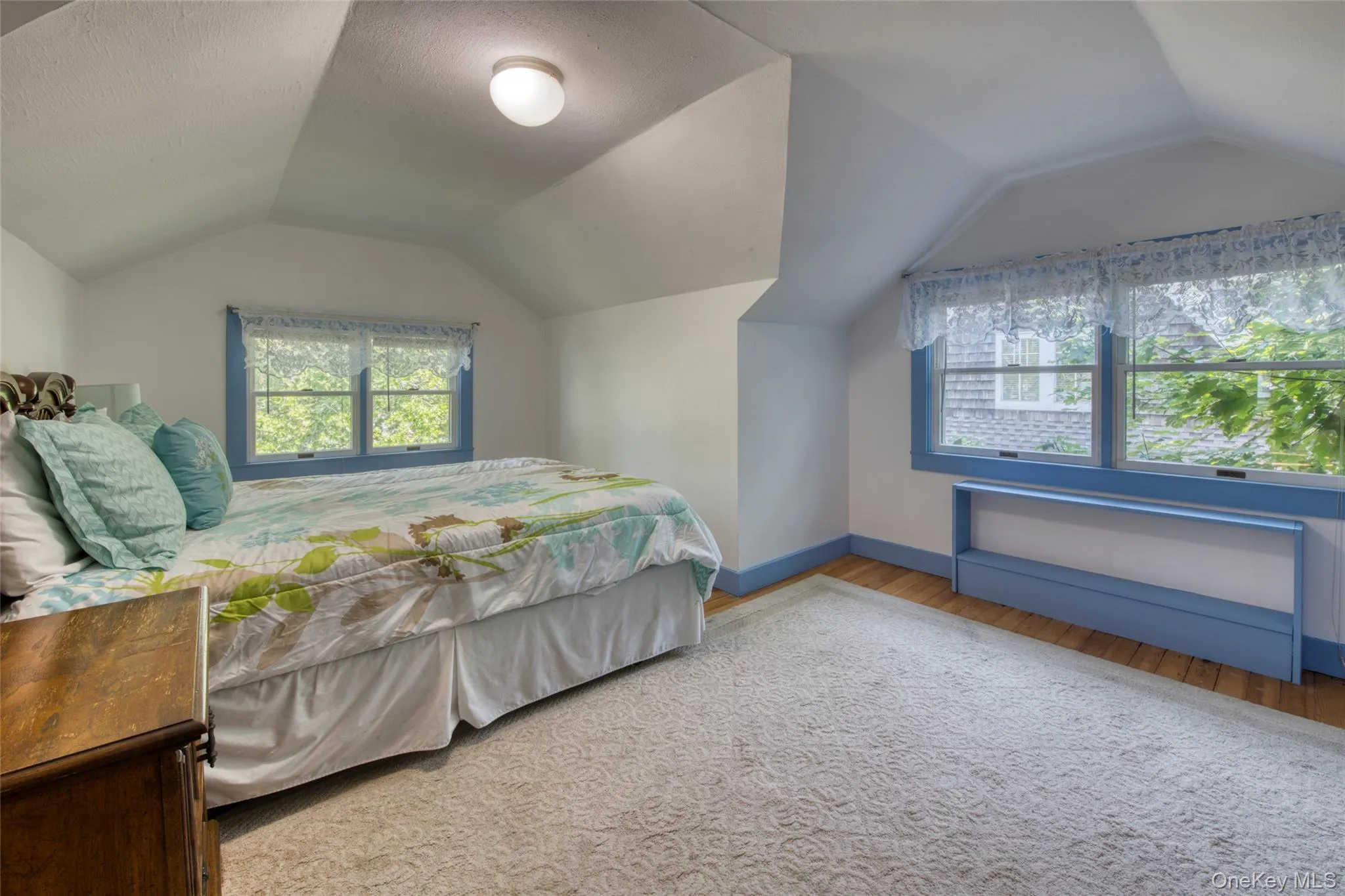 Large sunny bedroom Large sunny bedroom
