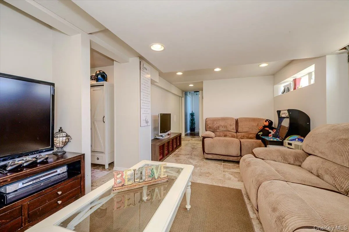 3897 Darby Lane, Hempstead, NY, 4 Bedrooms Bedrooms, 9 Rooms Rooms,2 BathroomsBathrooms,Residential,For Rent,Darby,0,1036493 3897 Darby Lane, Hempstead, NY, 4 Bedrooms Bedrooms, 9 Rooms Rooms,2 BathroomsBathrooms,Residential,For Rent,Darby,0,1036493