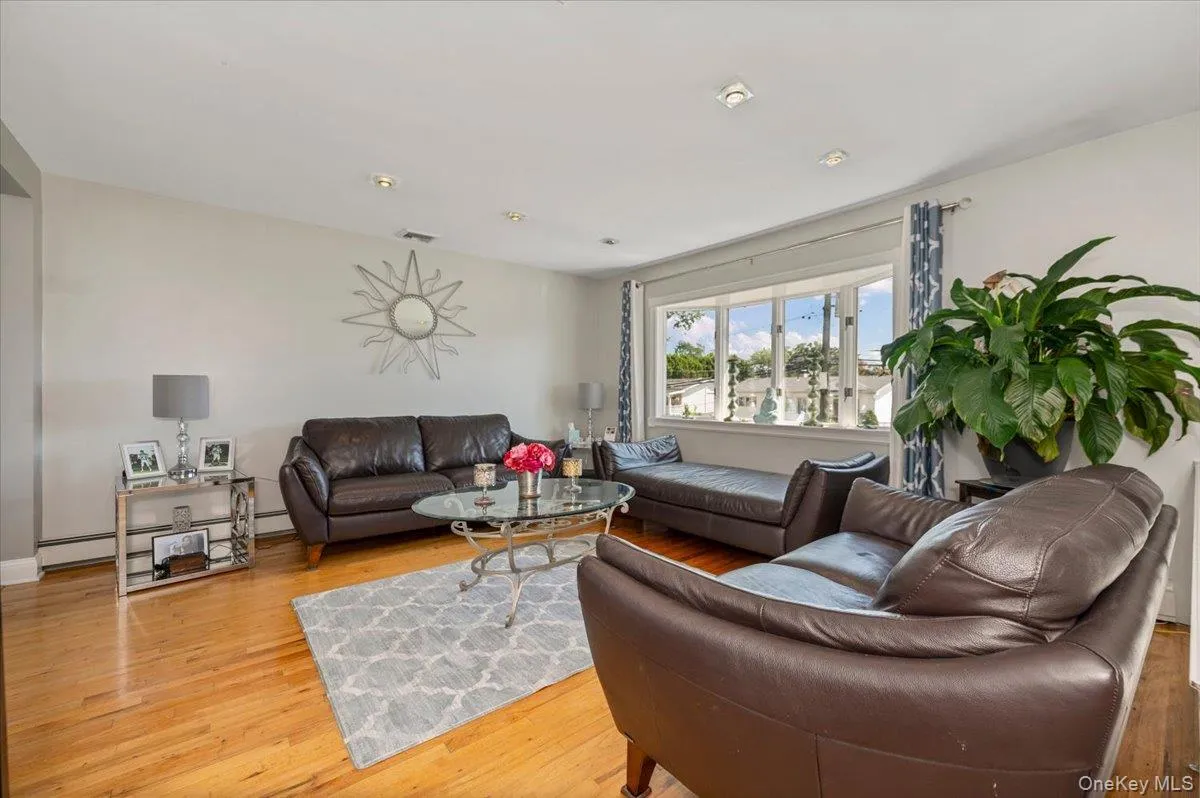3897 Darby Lane, Hempstead, NY, 4 Bedrooms Bedrooms, 9 Rooms Rooms,2 BathroomsBathrooms,Residential,For Rent,Darby,0,1036493 3897 Darby Lane, Hempstead, NY, 4 Bedrooms Bedrooms, 9 Rooms Rooms,2 BathroomsBathrooms,Residential,For Rent,Darby,0,1036493