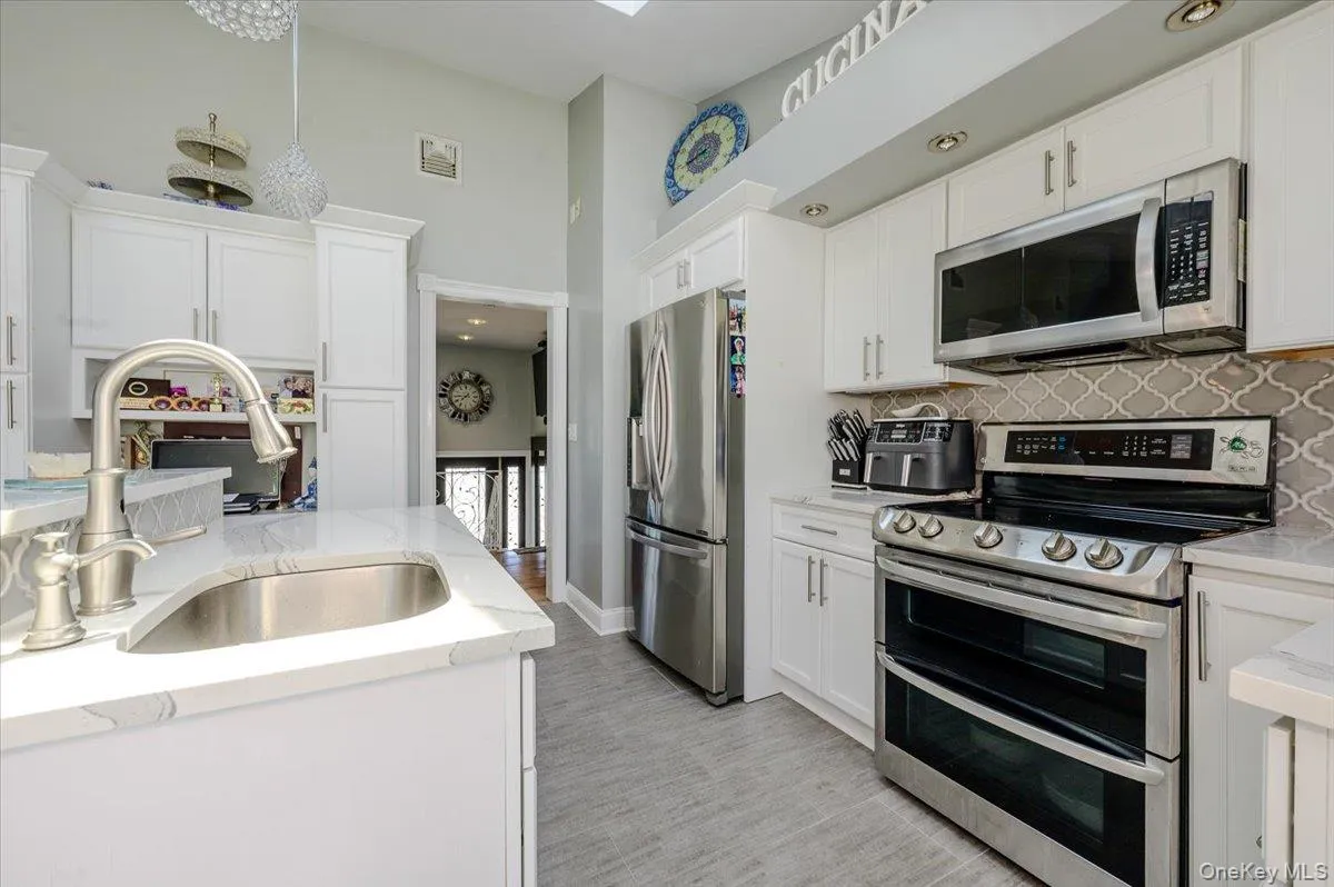 3897 Darby Lane, Hempstead, NY, 4 Bedrooms Bedrooms, 9 Rooms Rooms,2 BathroomsBathrooms,Residential,For Rent,Darby,0,1036493 3897 Darby Lane, Hempstead, NY, 4 Bedrooms Bedrooms, 9 Rooms Rooms,2 BathroomsBathrooms,Residential,For Rent,Darby,0,1036493