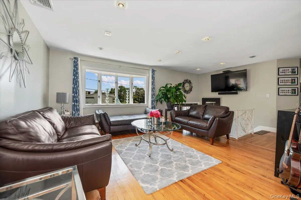 3897 Darby Lane, Hempstead, NY, 4 Bedrooms Bedrooms, 9 Rooms Rooms,2 BathroomsBathrooms,Residential,For Rent,Darby,0,1036493 3897 Darby Lane, Hempstead, NY, 4 Bedrooms Bedrooms, 9 Rooms Rooms,2 BathroomsBathrooms,Residential,For Rent,Darby,0,1036493