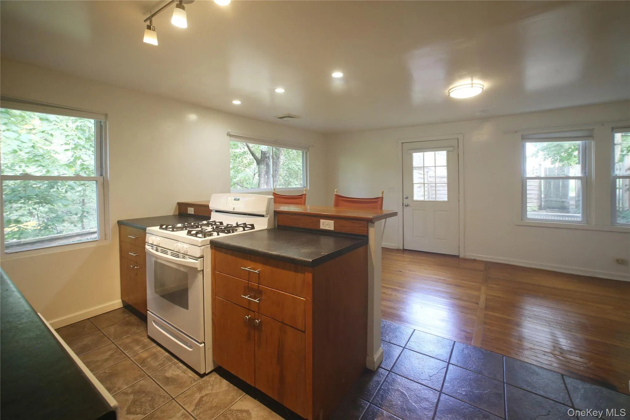 7 Bridge Street, Beacon, NY, 1 Bedroom Bedrooms, 3 Rooms Rooms,1 BathroomBathrooms,Residential Lease,For Rent,Bridge,0,1036494 7 Bridge Street, Beacon, NY, 1 Bedroom Bedrooms, 3 Rooms Rooms,1 BathroomBathrooms,Residential Lease,For Rent,Bridge,0,1036494