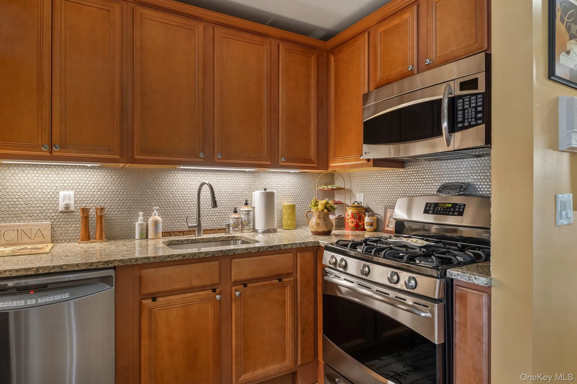 421 Autumn Drive, Hempstead, NY, 2 Bedrooms Bedrooms, 6 Rooms Rooms,2 BathroomsBathrooms,Residential,For Rent,Autumn,0,1036497 421 Autumn Drive, Hempstead, NY, 2 Bedrooms Bedrooms, 6 Rooms Rooms,2 BathroomsBathrooms,Residential,For Rent,Autumn,0,1036497