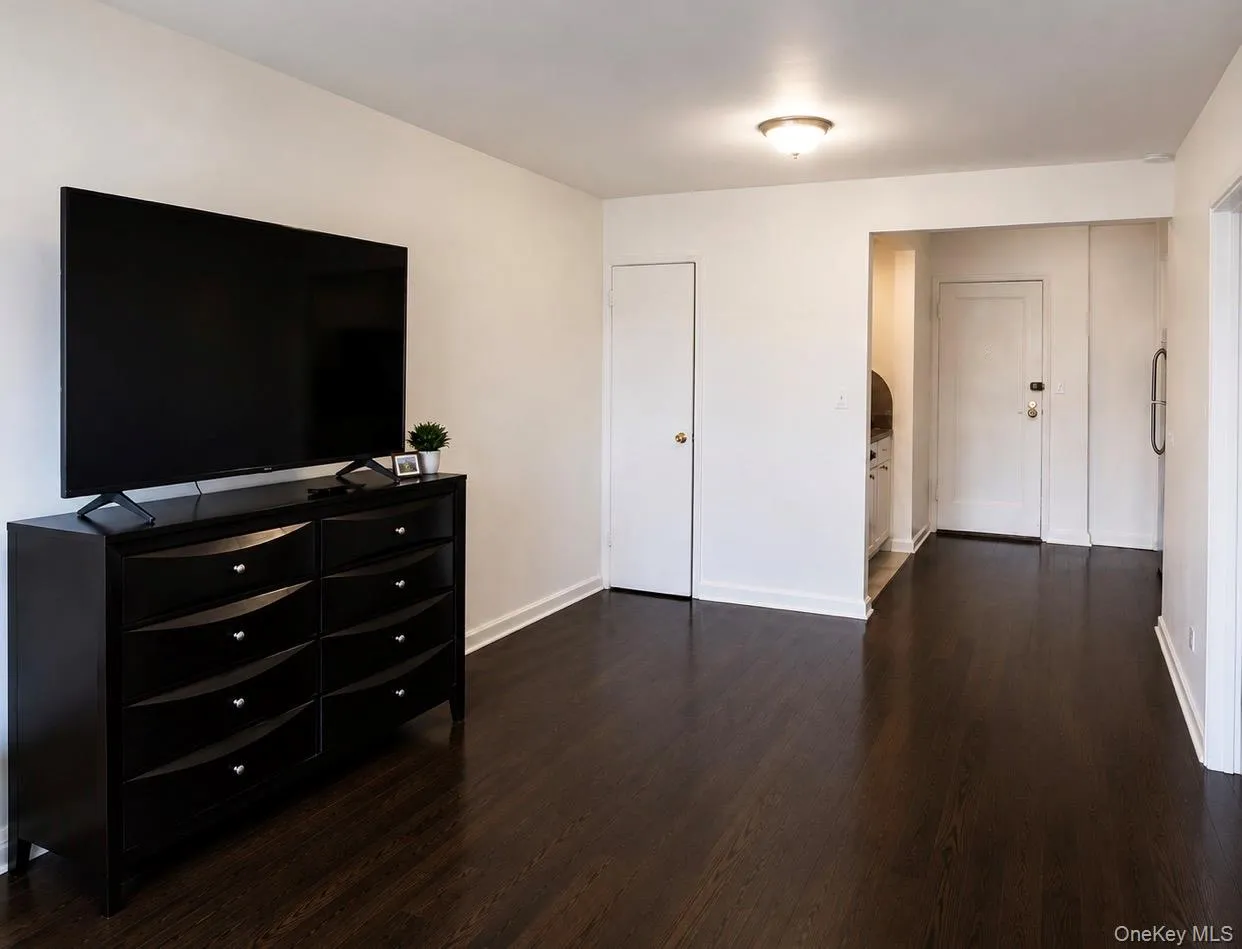 37-30 83RD STREET, New York, NY, 2 Rooms Rooms,1 BathroomBathrooms,Residential,For Rent,STREET,0,1036499 37-30 83RD STREET, New York, NY, 2 Rooms Rooms,1 BathroomBathrooms,Residential,For Rent,STREET,0,1036499