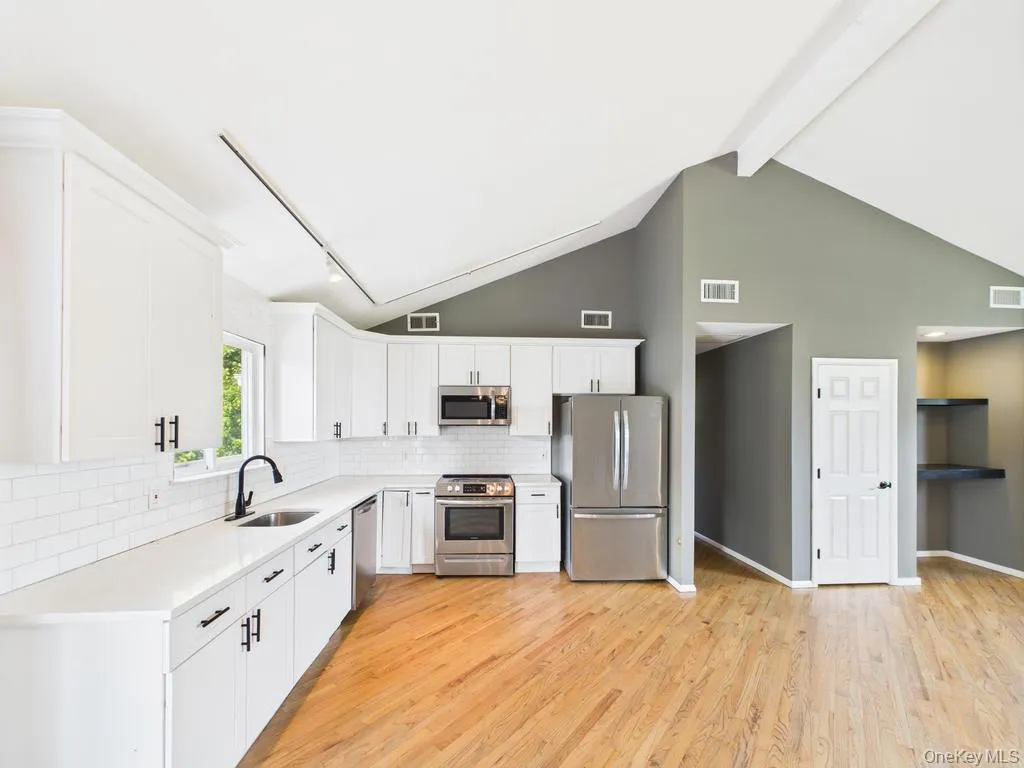 45 Willow Street, Riverhead, NY, 3 Bedrooms Bedrooms, 4 Rooms Rooms,2 BathroomsBathrooms,Residential Lease,For Rent,Willow,0,1036501 45 Willow Street, Riverhead, NY, 3 Bedrooms Bedrooms, 4 Rooms Rooms,2 BathroomsBathrooms,Residential Lease,For Rent,Willow,0,1036501