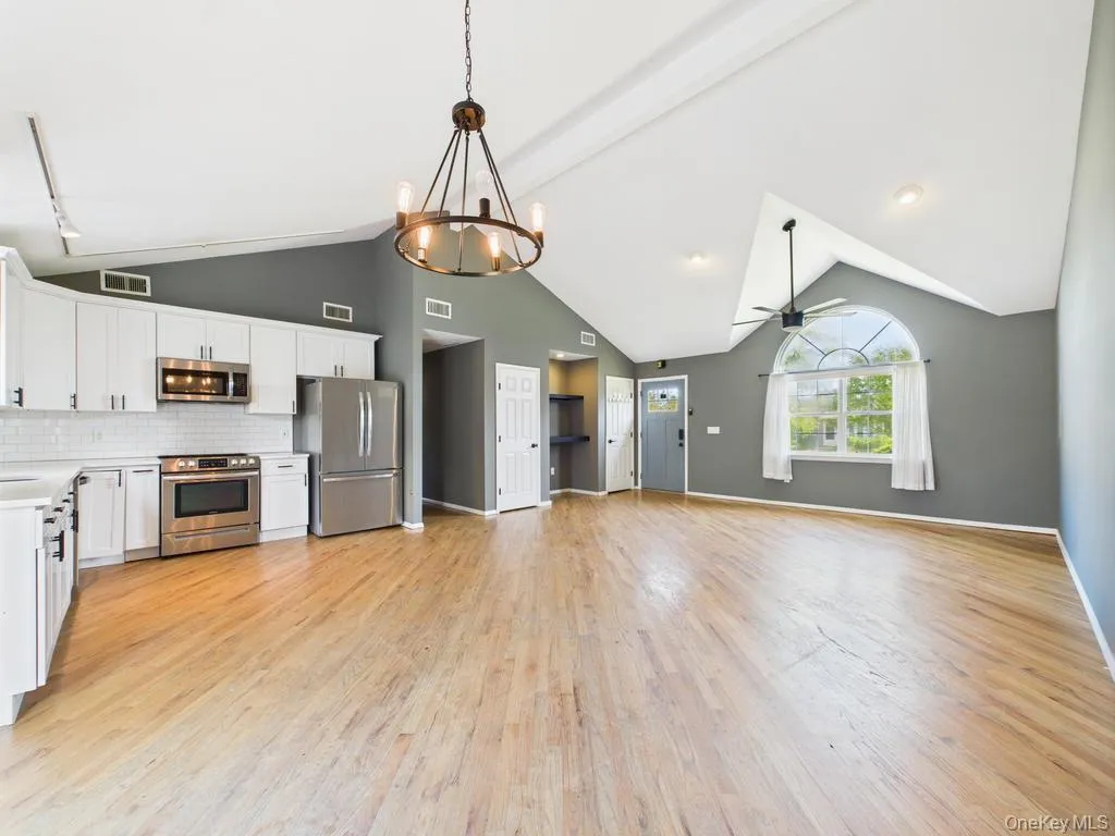 45 Willow Street, Riverhead, NY, 3 Bedrooms Bedrooms, 4 Rooms Rooms,2 BathroomsBathrooms,Residential Lease,For Rent,Willow,0,1036501 45 Willow Street, Riverhead, NY, 3 Bedrooms Bedrooms, 4 Rooms Rooms,2 BathroomsBathrooms,Residential Lease,For Rent,Willow,0,1036501