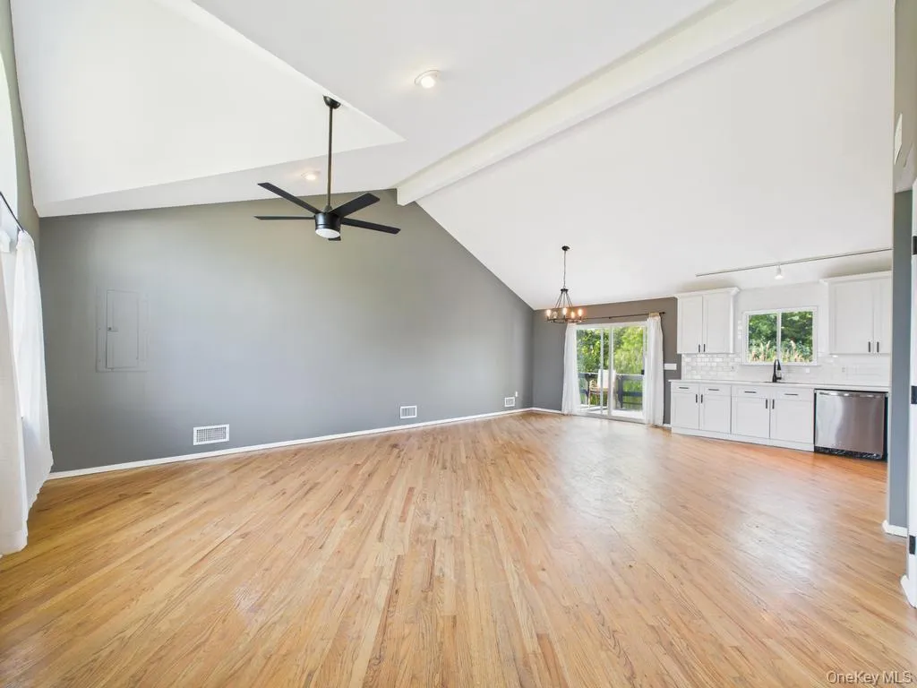 45 Willow Street, Riverhead, NY, 3 Bedrooms Bedrooms, 4 Rooms Rooms,2 BathroomsBathrooms,Residential Lease,For Rent,Willow,0,1036501 45 Willow Street, Riverhead, NY, 3 Bedrooms Bedrooms, 4 Rooms Rooms,2 BathroomsBathrooms,Residential Lease,For Rent,Willow,0,1036501