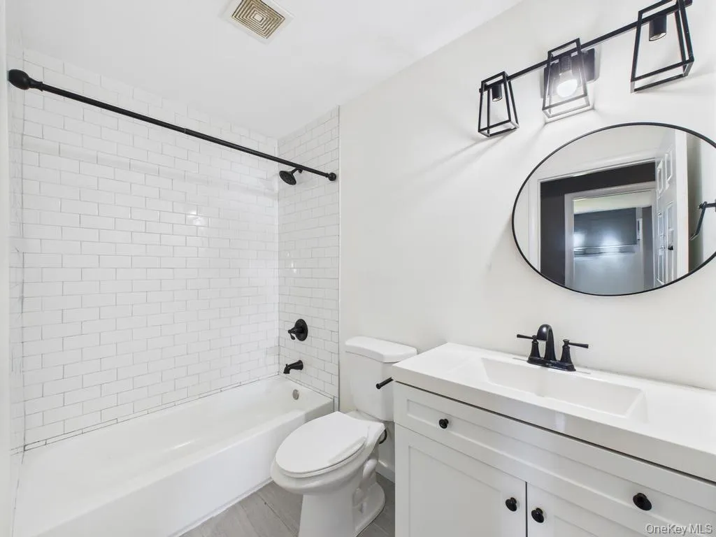45 Willow Street, Riverhead, NY, 3 Bedrooms Bedrooms, 4 Rooms Rooms,2 BathroomsBathrooms,Residential Lease,For Rent,Willow,0,1036501 45 Willow Street, Riverhead, NY, 3 Bedrooms Bedrooms, 4 Rooms Rooms,2 BathroomsBathrooms,Residential Lease,For Rent,Willow,0,1036501