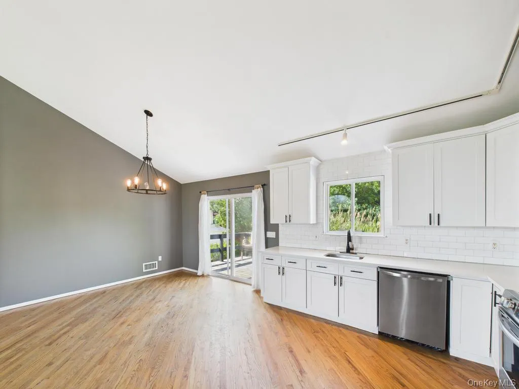 45 Willow Street, Riverhead, NY, 3 Bedrooms Bedrooms, 4 Rooms Rooms,2 BathroomsBathrooms,Residential Lease,For Rent,Willow,0,1036501 45 Willow Street, Riverhead, NY, 3 Bedrooms Bedrooms, 4 Rooms Rooms,2 BathroomsBathrooms,Residential Lease,For Rent,Willow,0,1036501