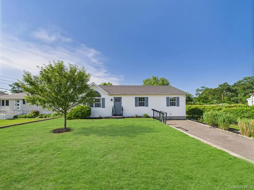 45 Willow Street, Riverhead, NY, 3 Bedrooms Bedrooms, 4 Rooms Rooms,2 BathroomsBathrooms,Residential Lease,For Rent,Willow,0,1036501 45 Willow Street, Riverhead, NY, 3 Bedrooms Bedrooms, 4 Rooms Rooms,2 BathroomsBathrooms,Residential Lease,For Rent,Willow,0,1036501