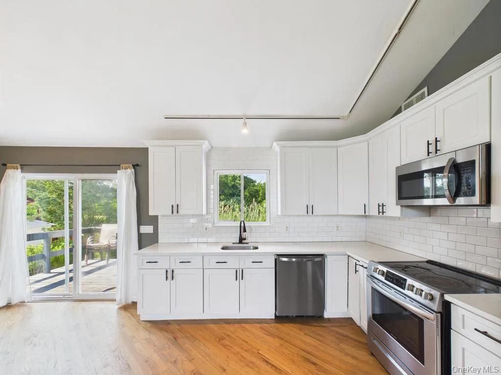 45 Willow Street, Riverhead, NY, 3 Bedrooms Bedrooms, 4 Rooms Rooms,2 BathroomsBathrooms,Residential Lease,For Rent,Willow,0,1036501 45 Willow Street, Riverhead, NY, 3 Bedrooms Bedrooms, 4 Rooms Rooms,2 BathroomsBathrooms,Residential Lease,For Rent,Willow,0,1036501