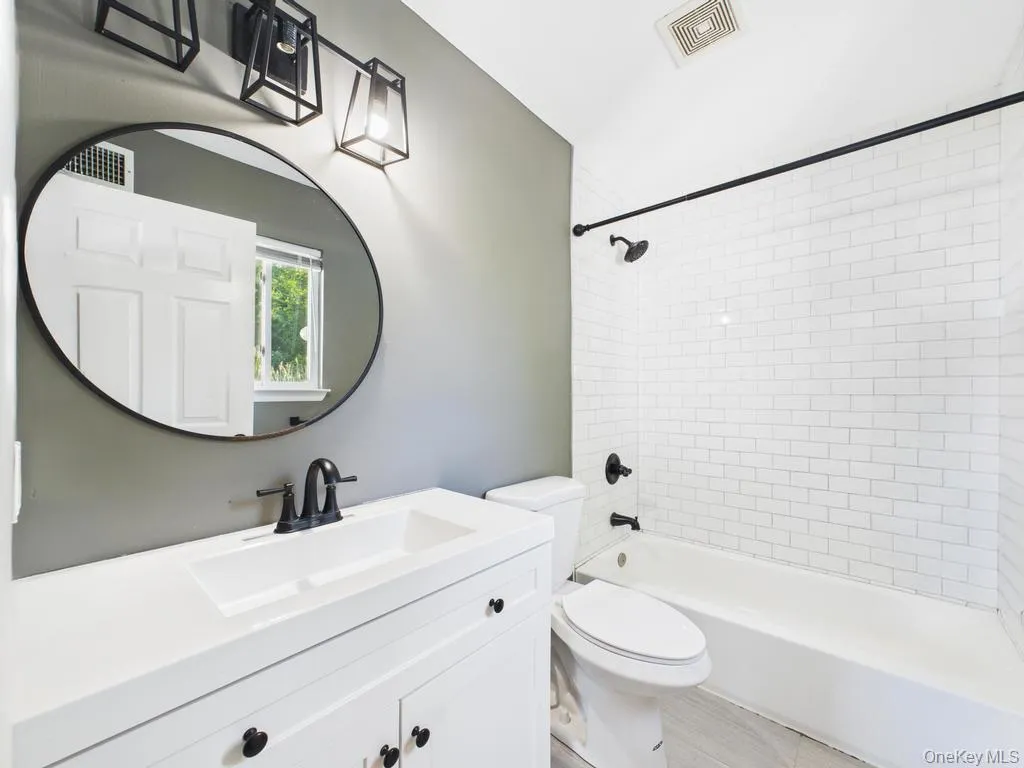 45 Willow Street, Riverhead, NY, 3 Bedrooms Bedrooms, 4 Rooms Rooms,2 BathroomsBathrooms,Residential Lease,For Rent,Willow,0,1036501 45 Willow Street, Riverhead, NY, 3 Bedrooms Bedrooms, 4 Rooms Rooms,2 BathroomsBathrooms,Residential Lease,For Rent,Willow,0,1036501