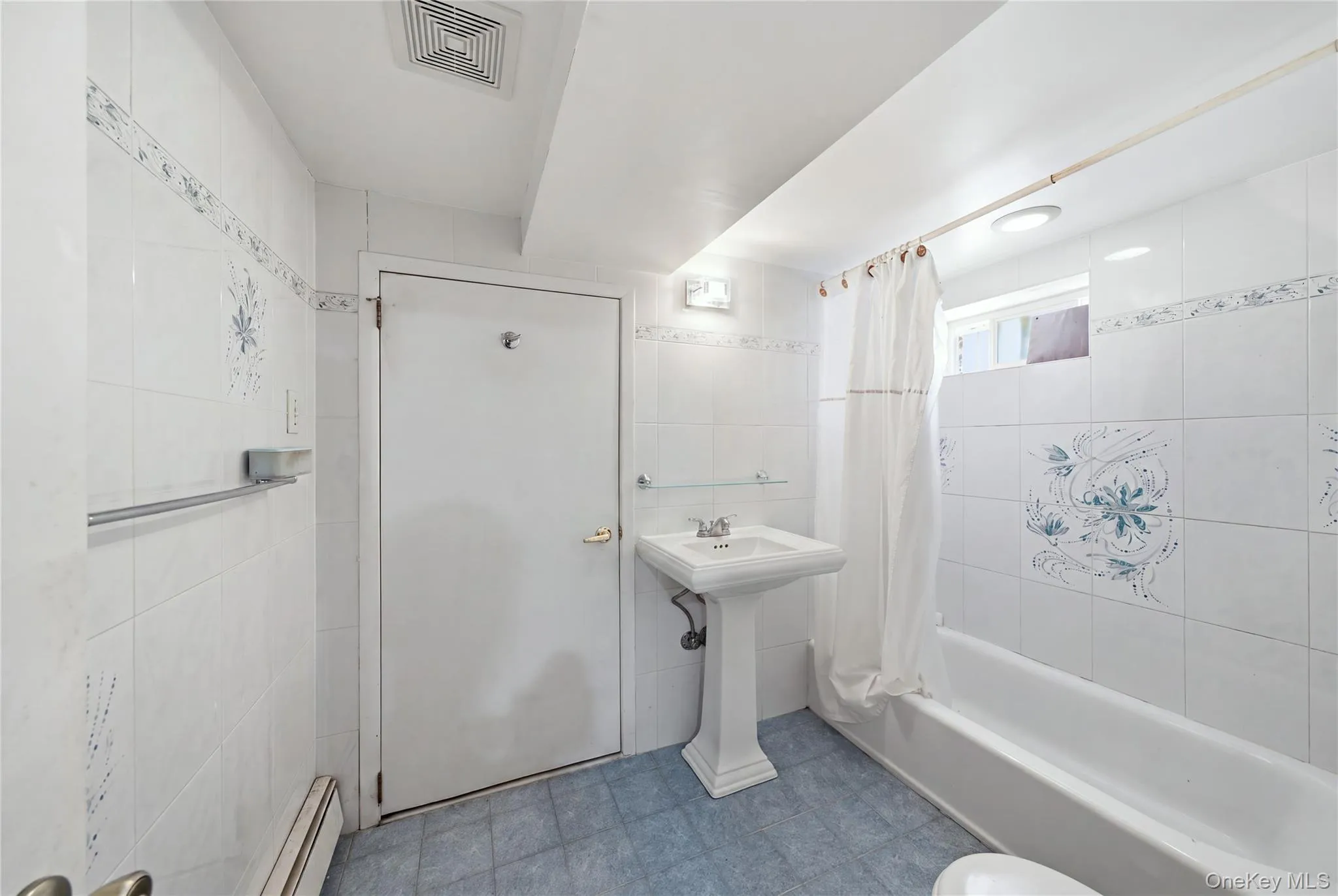 12043 232nd Street, New York, NY, 4 Bedrooms Bedrooms, 8 Rooms Rooms,3 BathroomsBathrooms,Residential,For Rent,232nd,0,1036504 12043 232nd Street, New York, NY, 4 Bedrooms Bedrooms, 8 Rooms Rooms,3 BathroomsBathrooms,Residential,For Rent,232nd,0,1036504