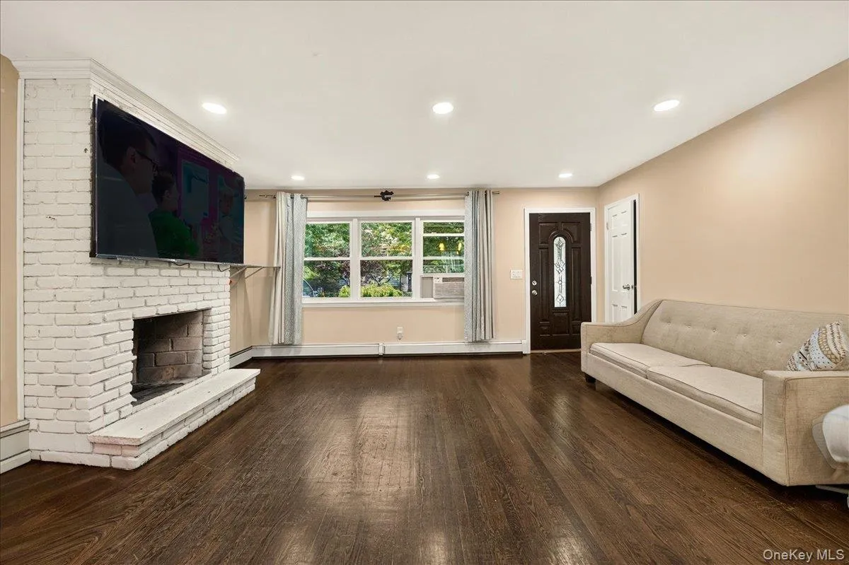 57 1st Street, Oyster Bay, NY, 5 Bedrooms Bedrooms, 13 Rooms Rooms,3 BathroomsBathrooms,Residential,For Rent,1st,0,1036505 57 1st Street, Oyster Bay, NY, 5 Bedrooms Bedrooms, 13 Rooms Rooms,3 BathroomsBathrooms,Residential,For Rent,1st,0,1036505