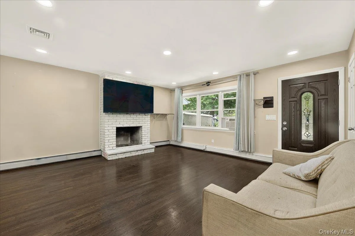 57 1st Street, Oyster Bay, NY, 5 Bedrooms Bedrooms, 13 Rooms Rooms,3 BathroomsBathrooms,Residential,For Rent,1st,0,1036505 57 1st Street, Oyster Bay, NY, 5 Bedrooms Bedrooms, 13 Rooms Rooms,3 BathroomsBathrooms,Residential,For Rent,1st,0,1036505